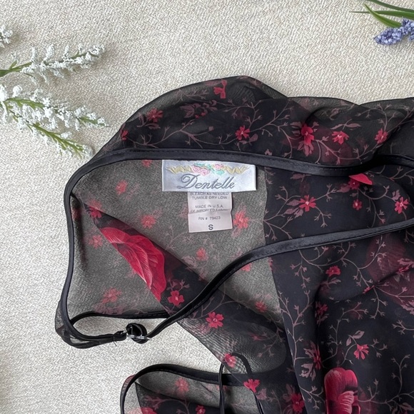 Vintage Dentelle Slip in Black w/ Rose Petal Detail Size S - Picture 3 of 3